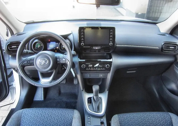 Toyota Yaris Cross cena 106000 przebieg: 5, rok produkcji 2024 z Wisła małe 29